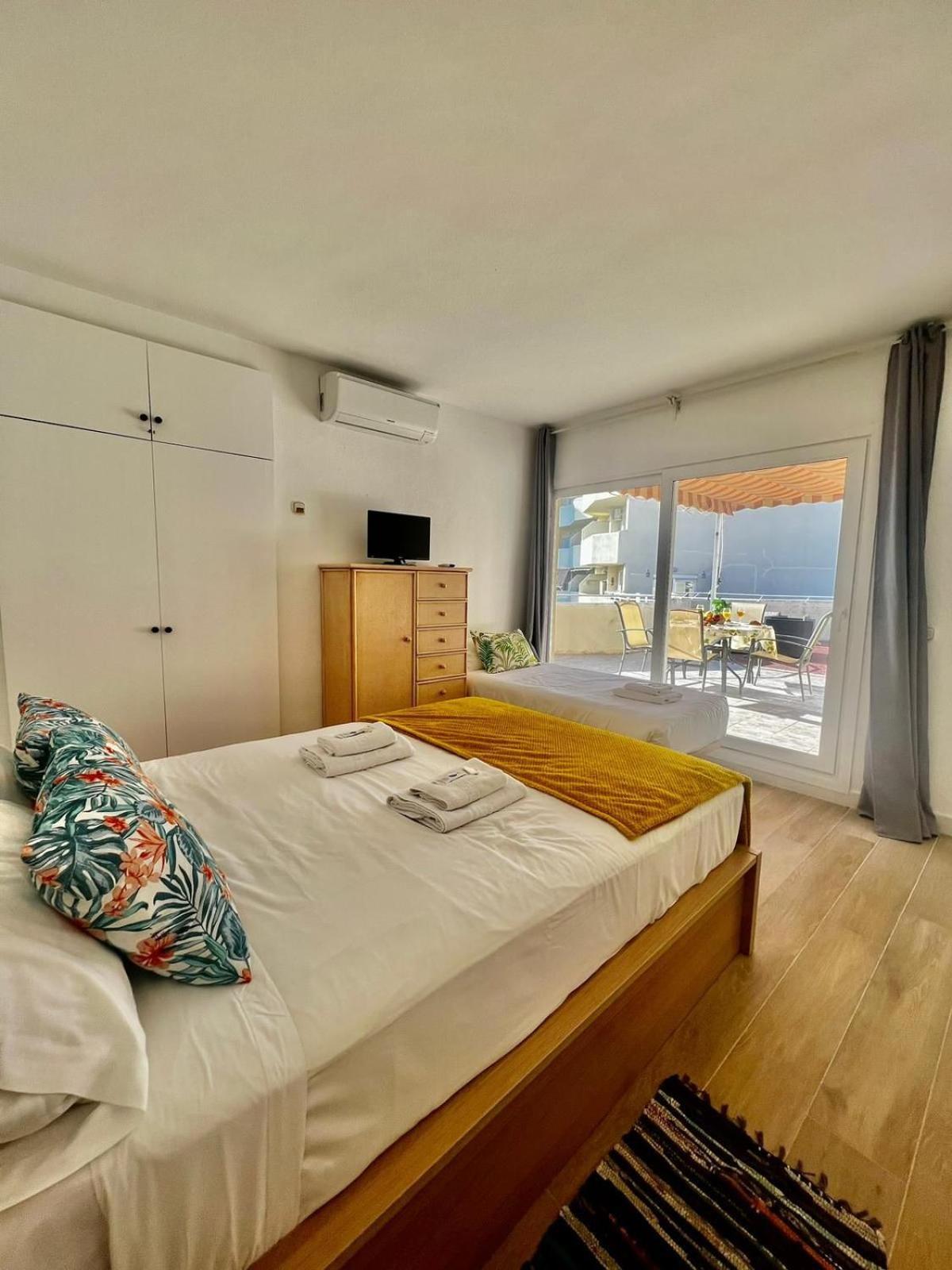 Apartment With Sea Views And Large Terrace *